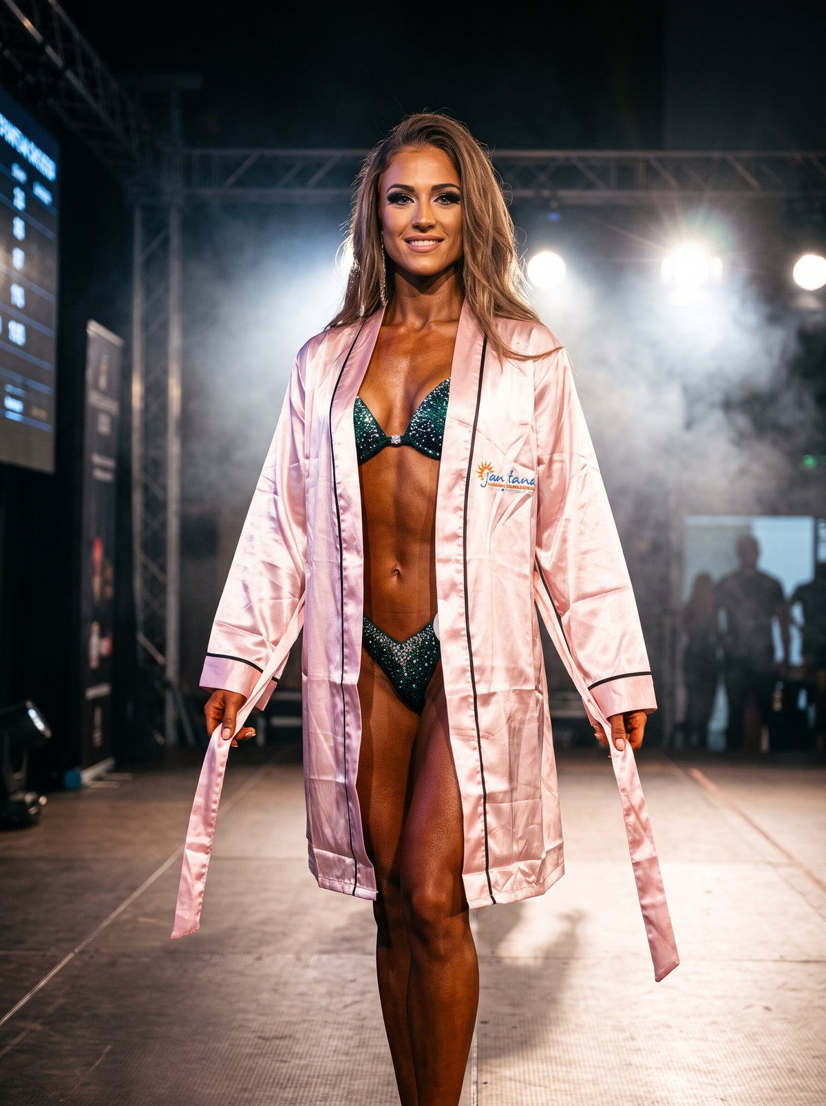 Atleta en el escenario con la robe oficial JAN TANA de satén rosa